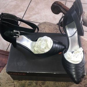 Very good condition black heels.